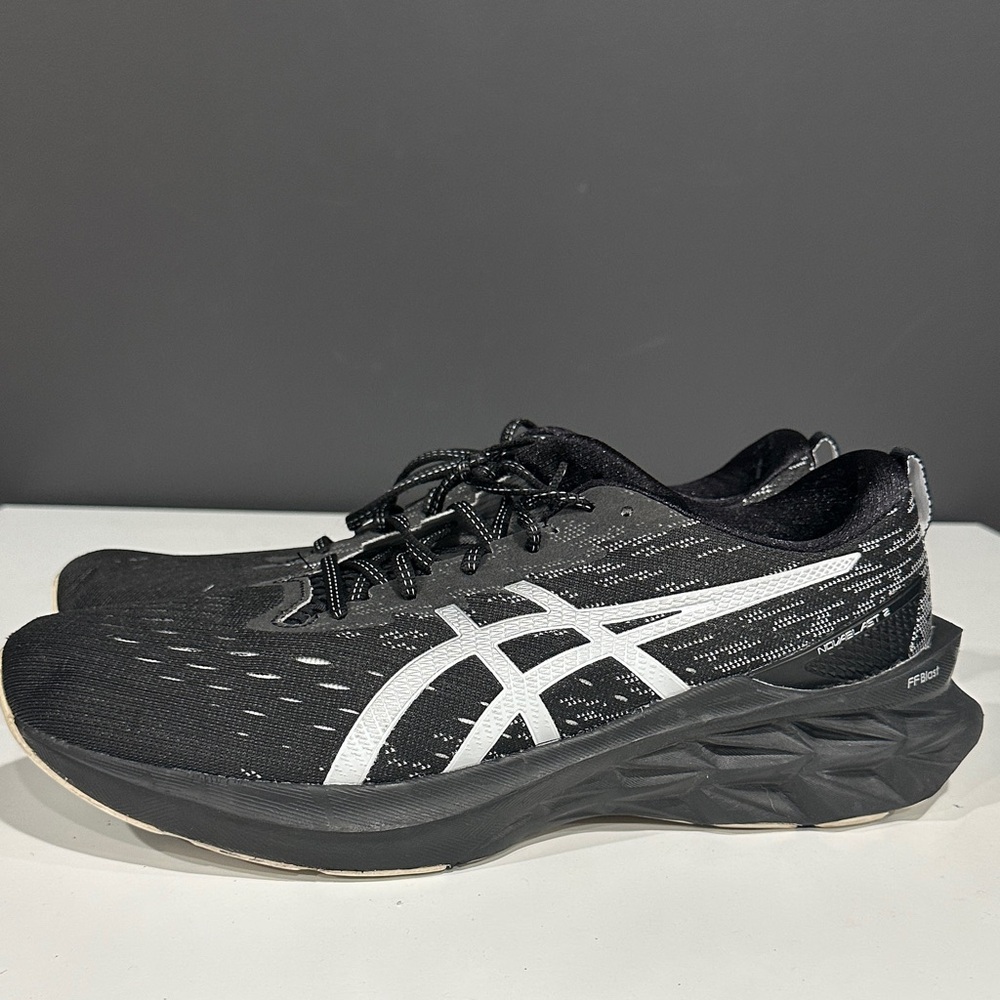 ASICS Men's Black and White Athletic Shoes - Picture 6 of 8